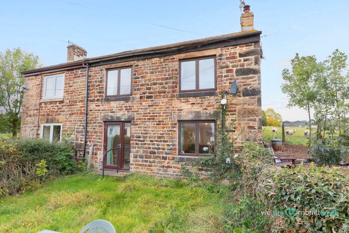 3 Bedroom Semi-Detached House For Sale In Coward Drive, Sheffield, S35