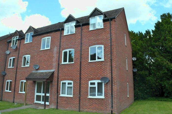 2 Bedroom Flat To Rent In Cleveland Grove, Newbury, RG14