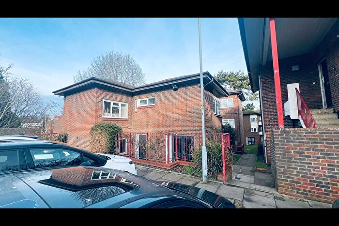 4 Bedroom Flat For Sale In Sutherland Place, Luton, LU1
