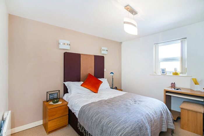 1 Bedroom Flat To Rent In Victoria Terrace, Leeds, LS3