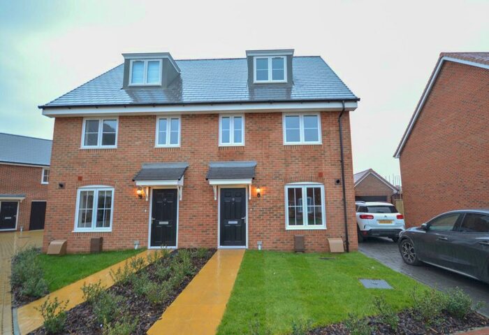 3 Bedroom Semi-Detached House To Rent In Squires Grove, Eastergate, Chichester, PO20