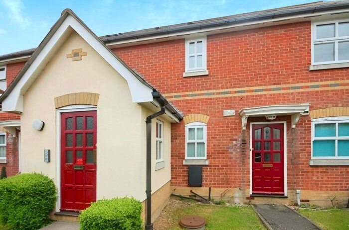 1 Bedroom Flat To Rent In Napier Crescent, Wickford, SS12