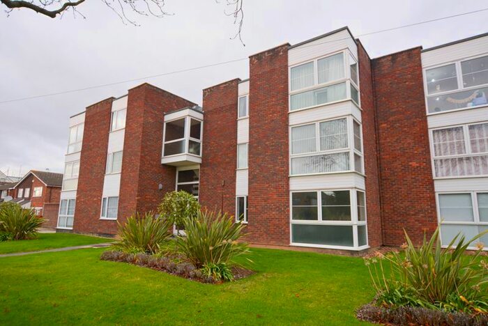 2 Bedroom Flat To Rent In Thorpe Hall Avenue, Southend-On-Sea, SS1