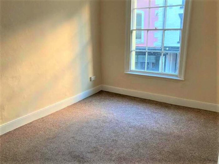 3 Bedroom Apartment To Rent In Leominster, Herefordshire, HR6