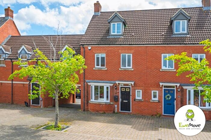 4 Bedroom Town House For Sale In Phoebe Way, Swindon, Wiltshire, SN25