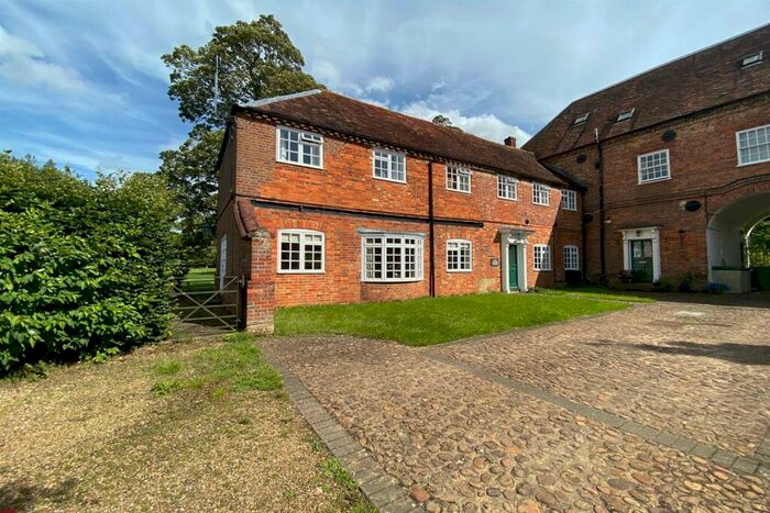 4 Bedroom Semi-Detached House To Rent In Addington, Buckingham, Buckinghamshire, MK18