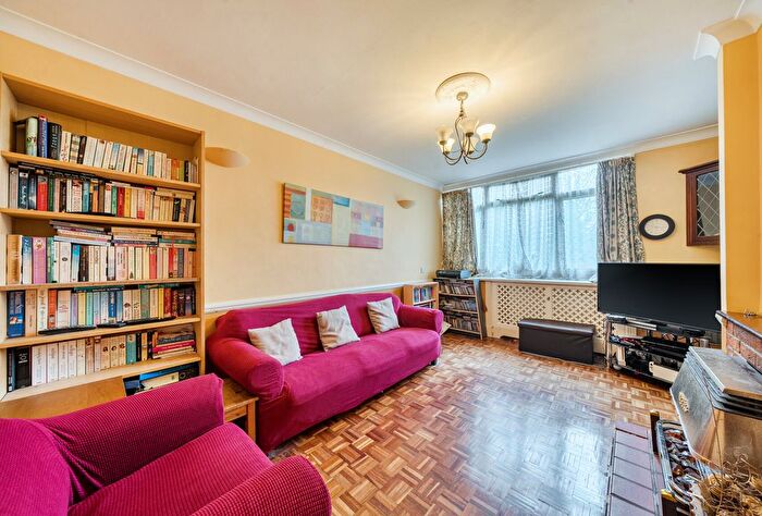 2 Bedroom Flat For Sale In Montfort Place, London, SW19
