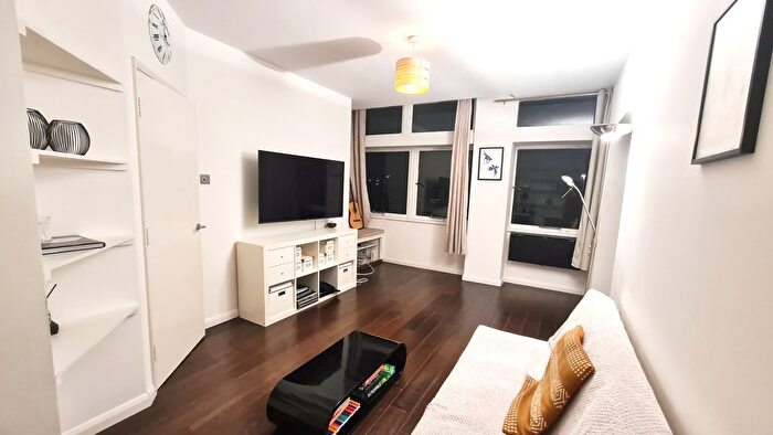 1 Bedroom Flat To Rent In Newington Causeway, Borough, SE1