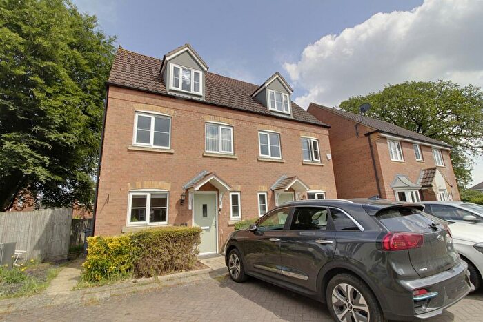 3 Bedroom Semi-Detached House For Sale In Rosemary Avenue, Market Deeping, PE6