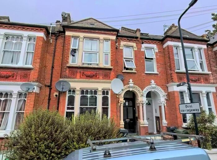 1 Bedroom Flat To Rent In Kingscourt Road, London, SW16