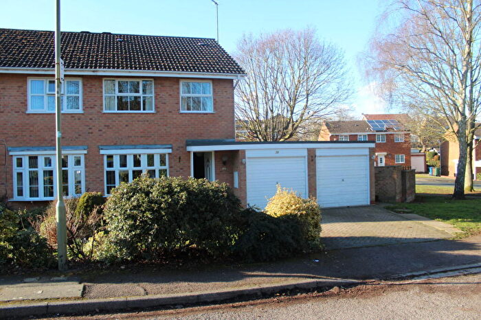 3 Bedroom Semi Detached House To Rent In Melbourne Close, Banbury, OX16