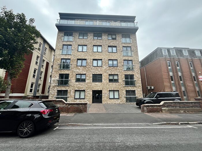 2 Bedroom Flat To Rent In St. Leonards Road, Eastbourne, East Sussex, BN21