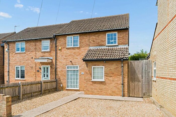 3 Bedroom Semi-Detached House For Sale In Church Street, Langford, Biggleswade, SG18