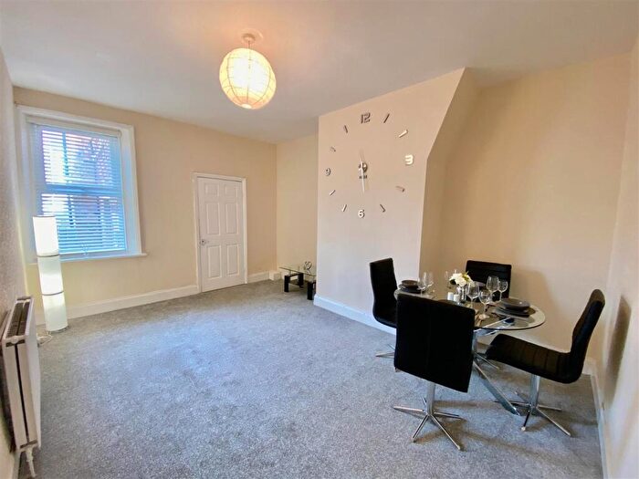 2 Bedroom Flat To Rent In Faraday Grove, Gateshead, NE8