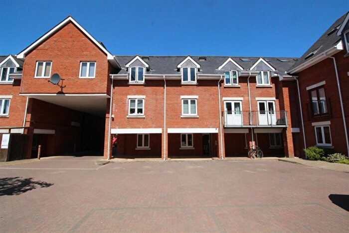 1 Bedroom Flat To Rent In Sanders Place, Walsworth Road, Hitchin, SG4