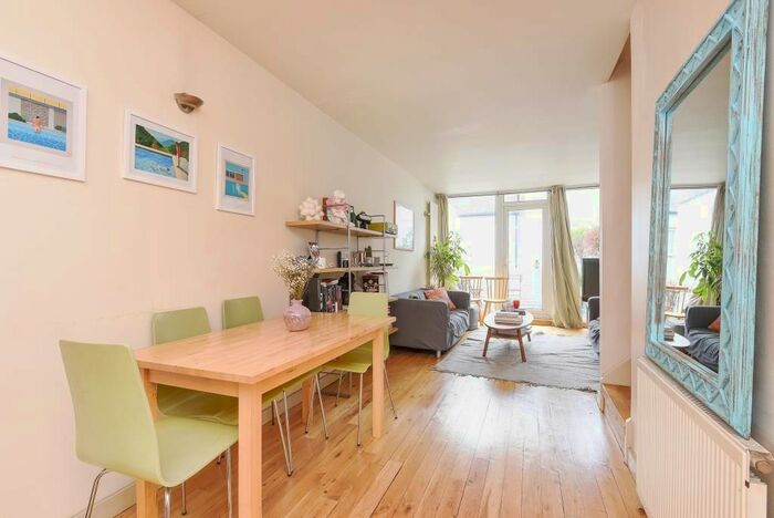 3 Bedroom Town House To Rent In Ruston Mews, Notting Hill, W11