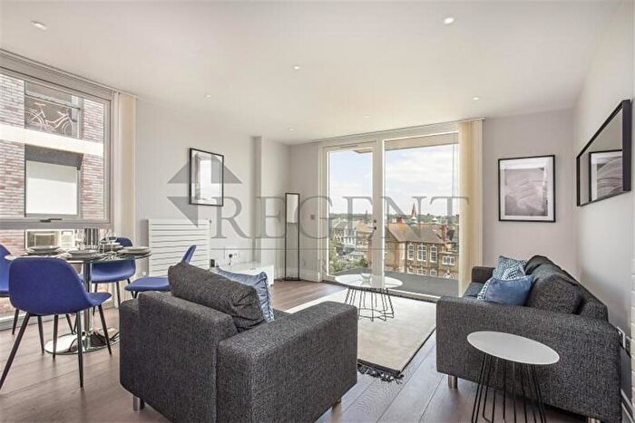 2 Bedroom Apartment To Rent In Hamond Court, Queenshurst Square, KT2