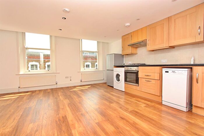 2 Bedroom Flat For Sale In Stoke Newington High Street, N16