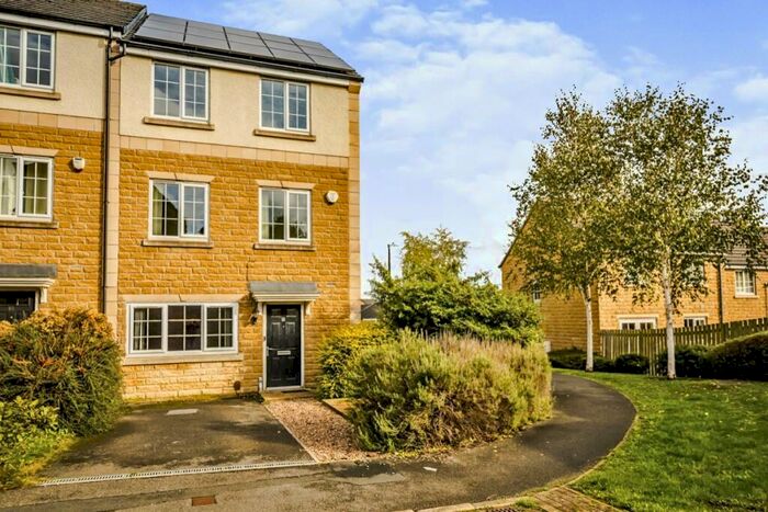 4 Bedroom End Of Terrace House To Rent In Britannia Crescent, Huddersfield, West Yorkshire, HD2