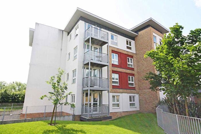 1 Bedroom Flat To Rent In Langhorn Drive, Twickenham, TW2
