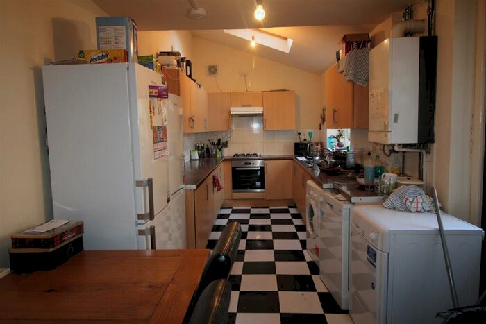6 Bedroom Terraced House To Rent In **£pppw** Rothesay Avenue, Lenton, NG7