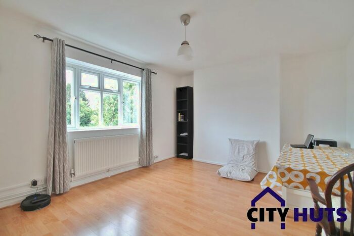 2 Bedroom Flat To Rent In Tivendale, Brook Road, Hornsey, N8