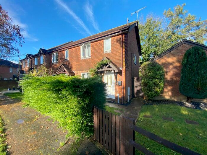 3 Bedroom End Of Terrace House To Rent In Corfe Close, Worthing, BN13