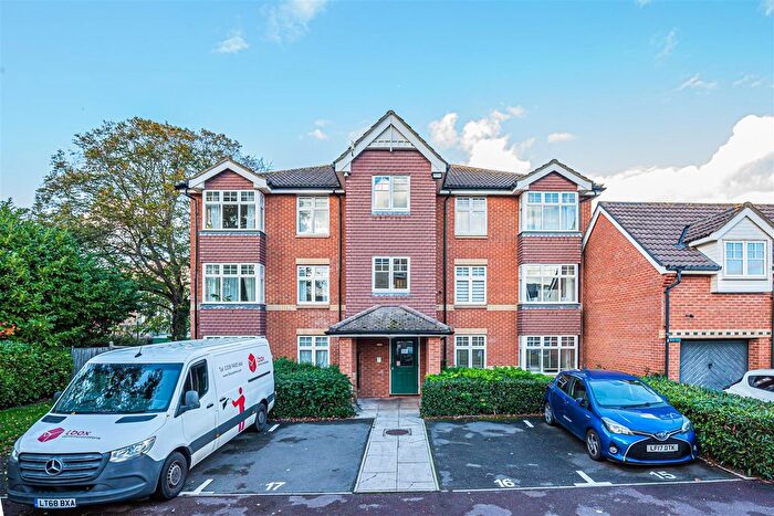 2 Bedroom Flat For Sale In Nursery Gardens, Hounslow, TW4