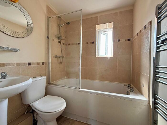3 Bedroom End Of Terrace House For Sale In Severn Road, Stonehouse, GL10