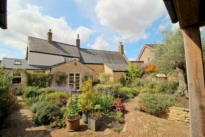 3 Bedroom Cottage For Sale In The Nook, Helpston, PE6