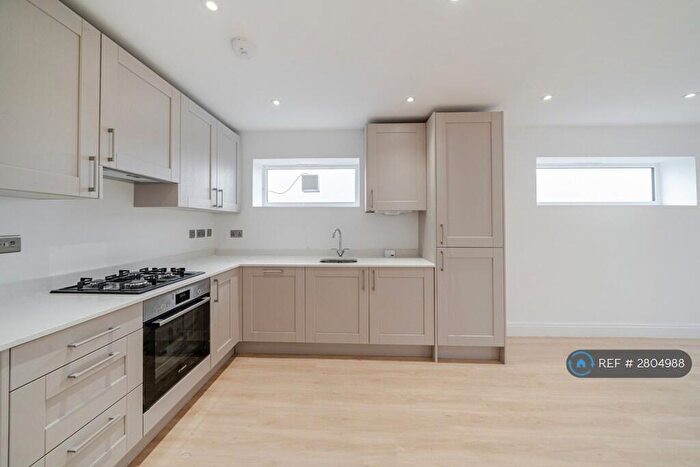 2 Bedroom Flat To Rent In West Hill, South Croydon, CR2