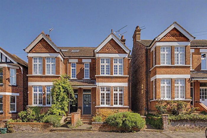 3 Bedroom Semi-Detached House For Sale In Ramsbury Road, St. Albans, AL1