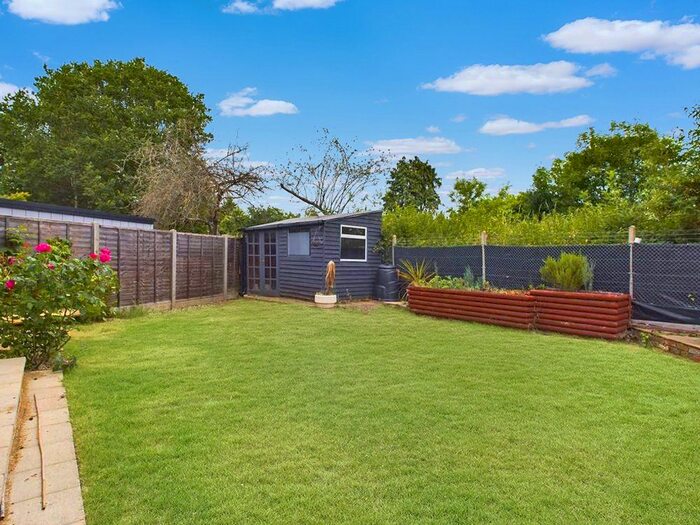 3 Bedroom Detached House To Rent In Beverley Close, Addlestone, Surrey, KT15