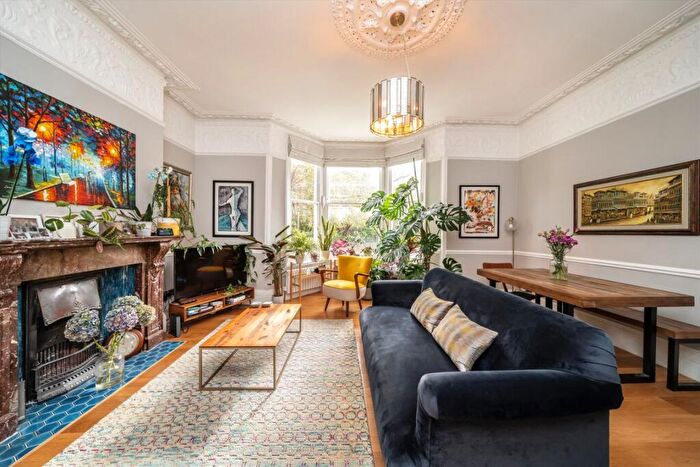 1 Bedroom Flat For Sale In Oakford Road, Kentish Town, NW5