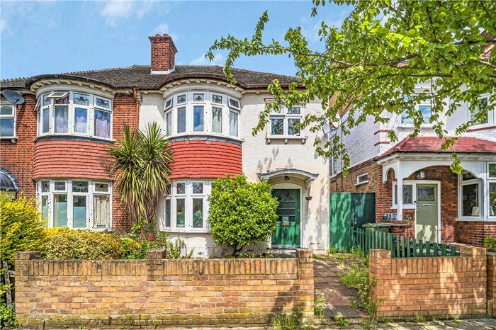 3 Bedroom Semi-Detached House To Rent In Cricklade Avenue, London, SW2