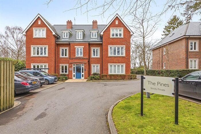 2 Bedroom Flat For Sale In Amersham Road, High Wycombe, HP13