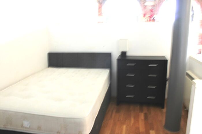 1 Bedroom Flat For Sale In Lilycroft Road, Bradford, BD9