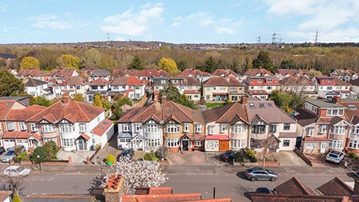 4 Bedroom Semi Detached House For Sale In Cadogan Gardens, London, E18