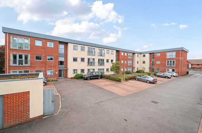 2 Bedroom Apartment For Sale In London Road, Binfield, Bracknell, Berkshire, RG42
