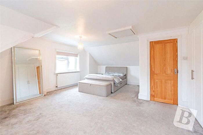 4 Bedroom Semi-detached House For Sale In Darnley Road, Gravesend, Kent, DA11