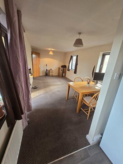 2 Bedroom Flat To Rent In Cricklewood Lane, London, NW2