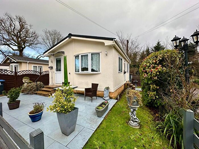 2 Bedroom Park Home For Sale In St Johns Park, Theobalds Park Road, EN2