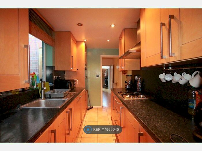 3 Bedroom Terraced House To Rent In Blenheim Gardens, Reading, RG1