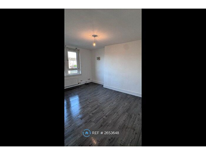 3 Bedroom Flat To Rent In Loch Road, Chapelhall, Airdrie, ML6