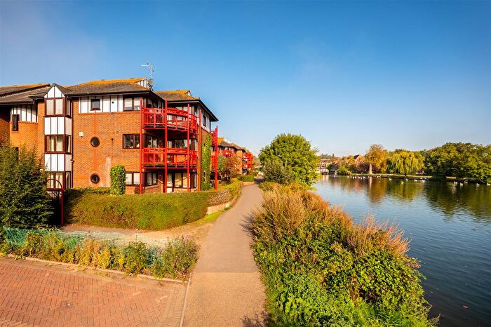 3 Bedroom Flat For Sale In Caversham Wharf, Waterman Place, Reading, RG1