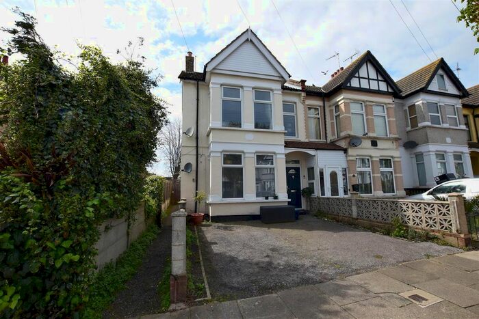2 Bedroom Flat To Rent In Leamington Road, Southend-On-Sea, SS1