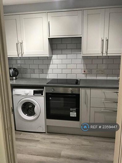 2 Bedroom Flat To Rent In Rookes Crescent, Chelmsford, CM1