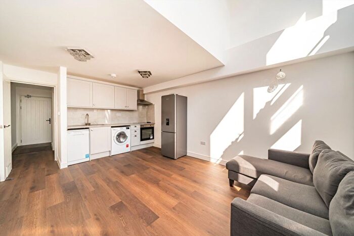 2 Bedroom Flat To Rent In Worsley Bridge Road, Lower Sydenham, SE26