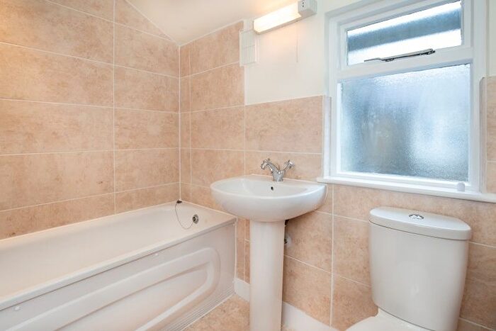 2 Bedroom Detached House To Rent In Gleneagle Road, Streatham, SW16