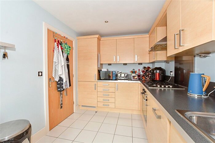 3 Bedroom End Of Terrace House For Sale In Smeeds Close, East Grinstead, West Sussex, RH19